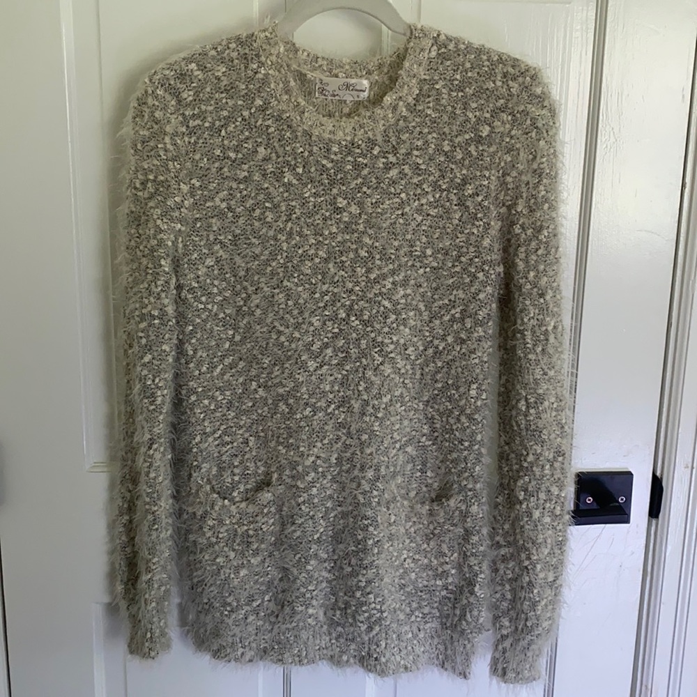 Mirumi fuzzy sweater